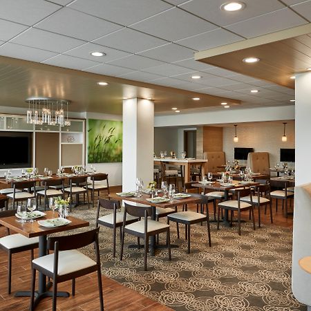 Holiday Inn Alexandria At Carlyle By Ihg Exterior foto