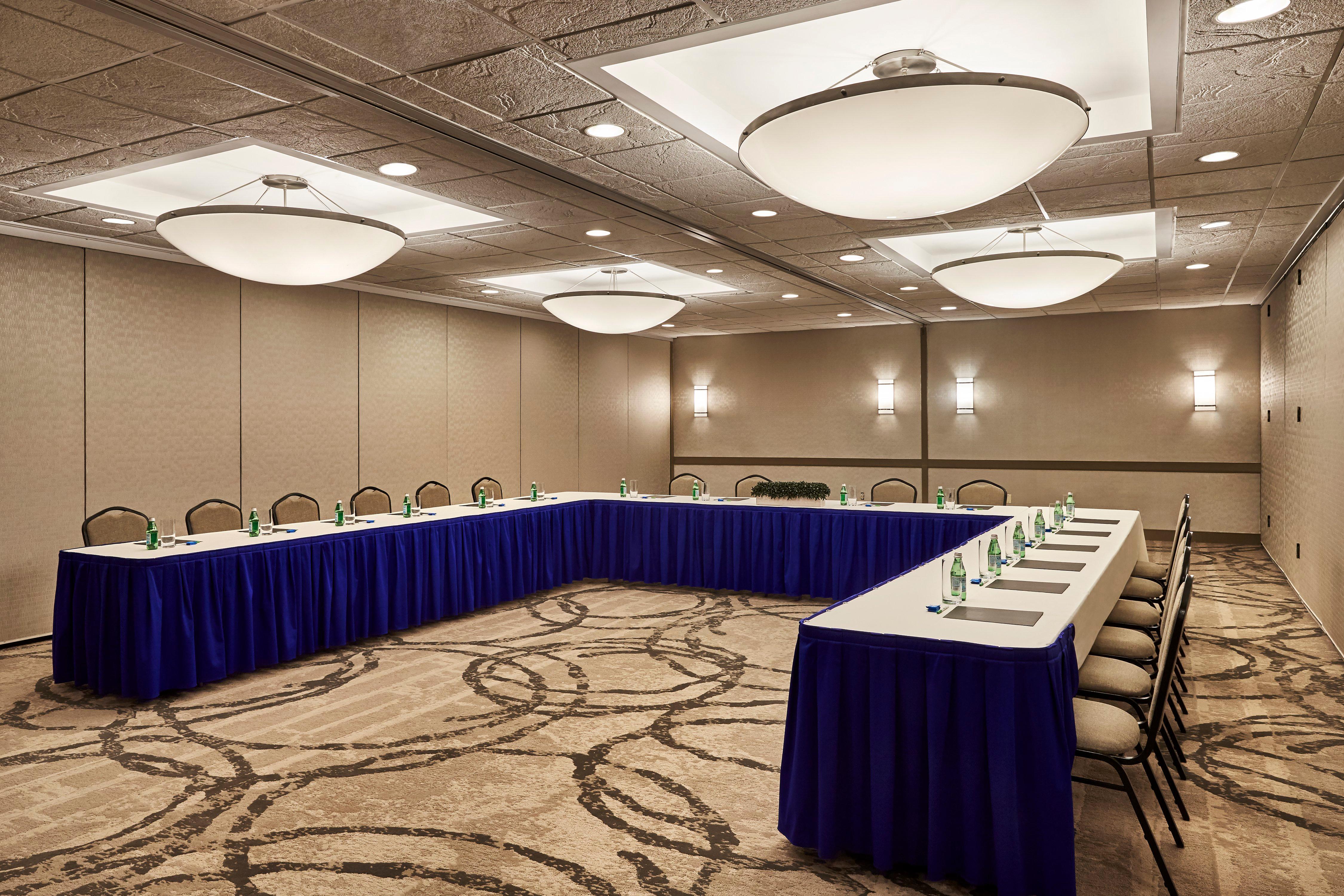 Holiday Inn Alexandria At Carlyle By Ihg Exterior foto