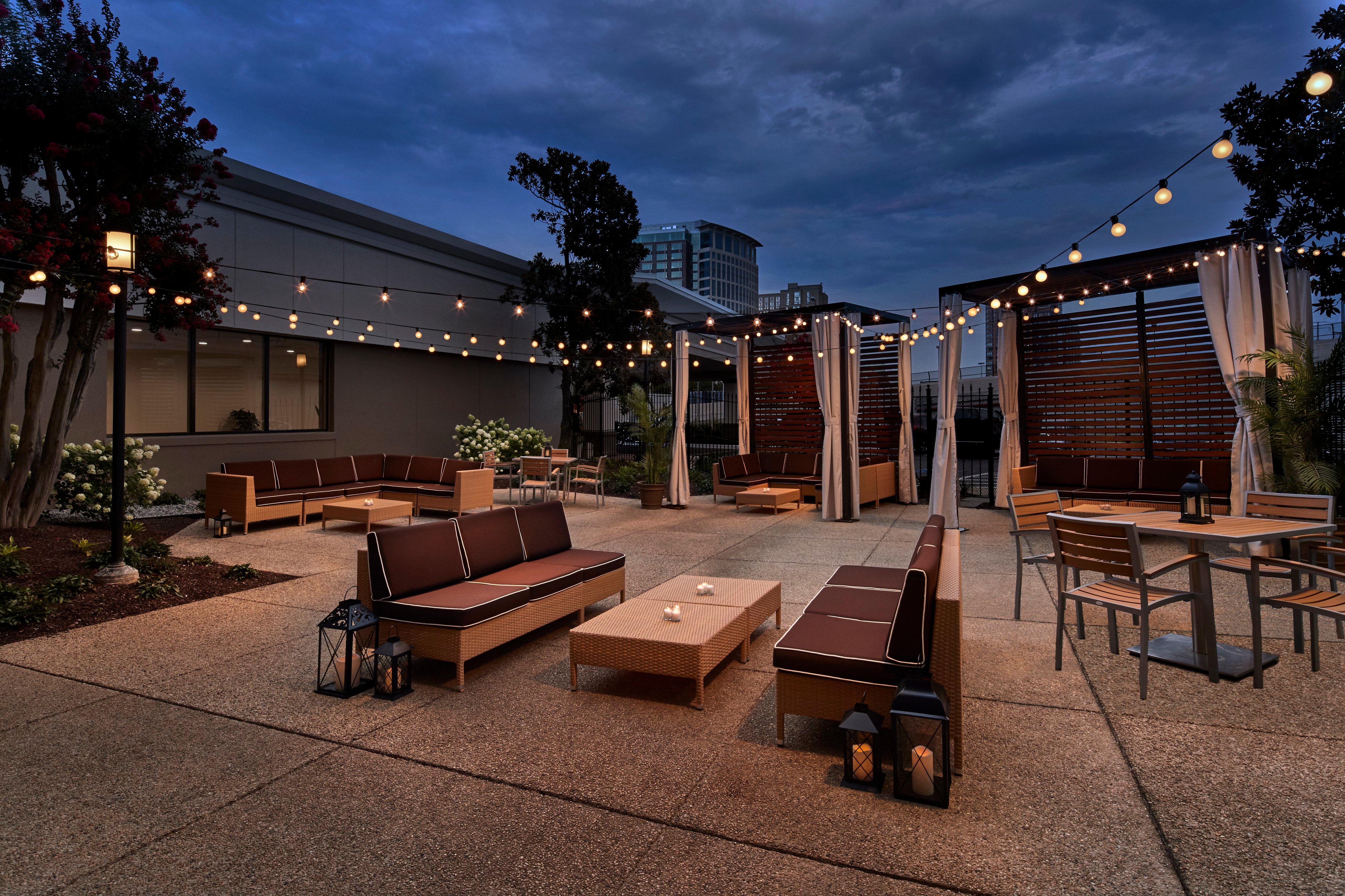 Holiday Inn Alexandria At Carlyle By Ihg Exterior foto