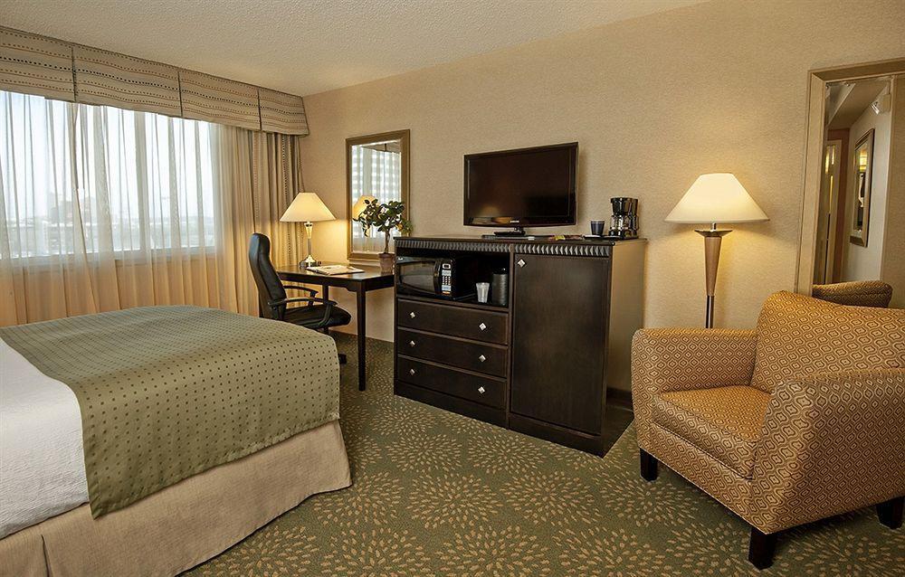 Holiday Inn Alexandria At Carlyle By Ihg Exterior foto