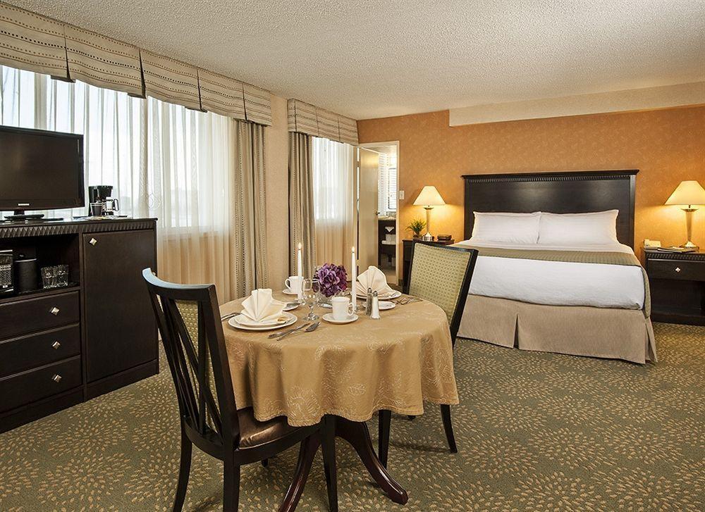 Holiday Inn Alexandria At Carlyle By Ihg Exterior foto