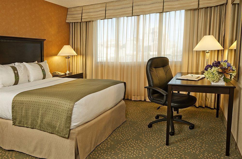 Holiday Inn Alexandria At Carlyle By Ihg Exterior foto